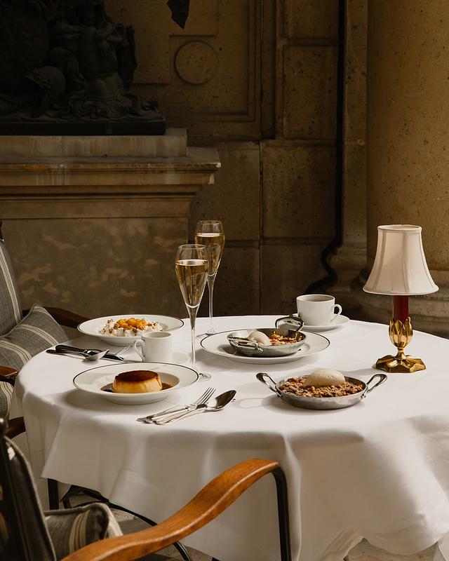 Baronne at Hôtel Salomon de Rothschild