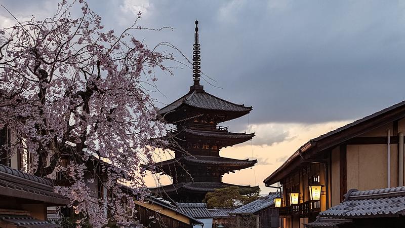 Hōkan-ji Temple  and Yasaka Pagoda