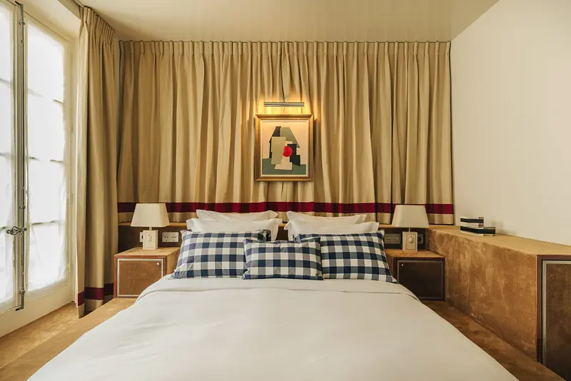 Les Suites Cinabre