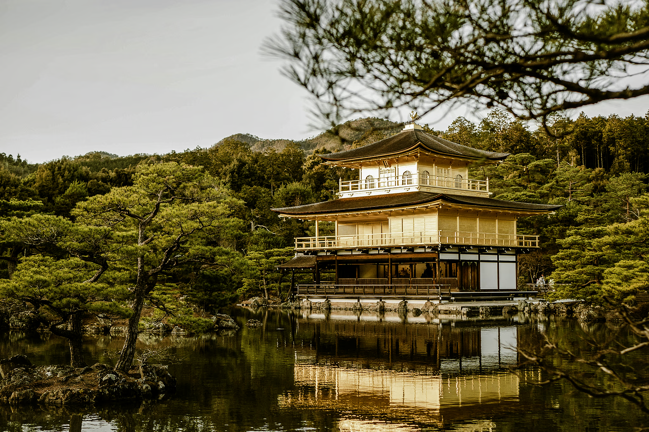 To discover: Kinkaku-ji (The golden pavilion) - Image 1